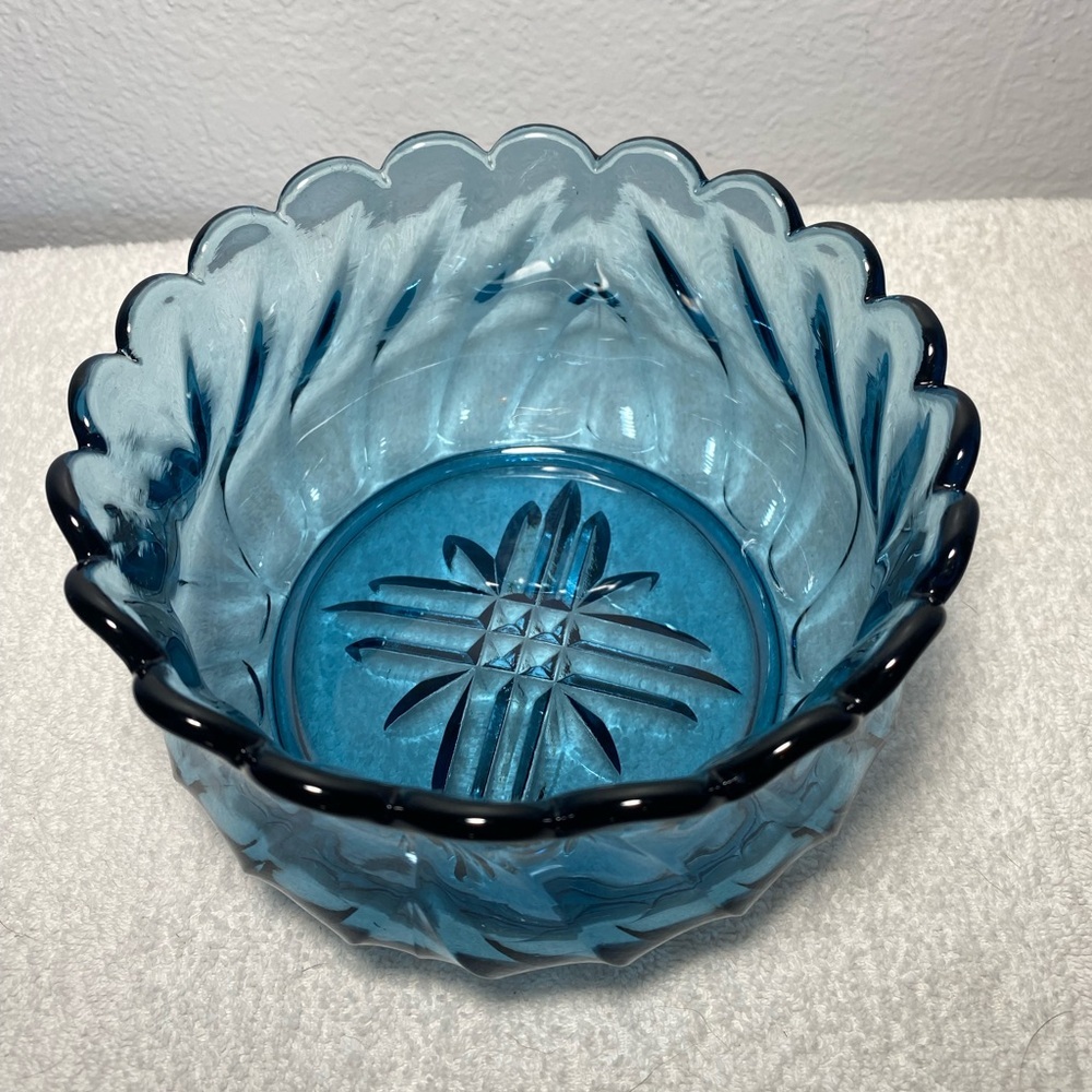 Vintage Tiara by Indiana Glass Serving Bowl - Picture 3 of 7